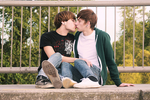 ethan0818:iloveskinnies:LGBT - Just Kiss ! I believe it’s best to be yourself