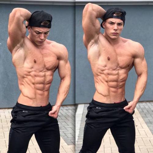 Porn   Elliot Robinson Fitness photos