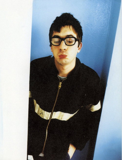 bisexualcolingreenwood:Graham Coxon for Snoozer Magazine, 1998 (scan by @qwerrie)