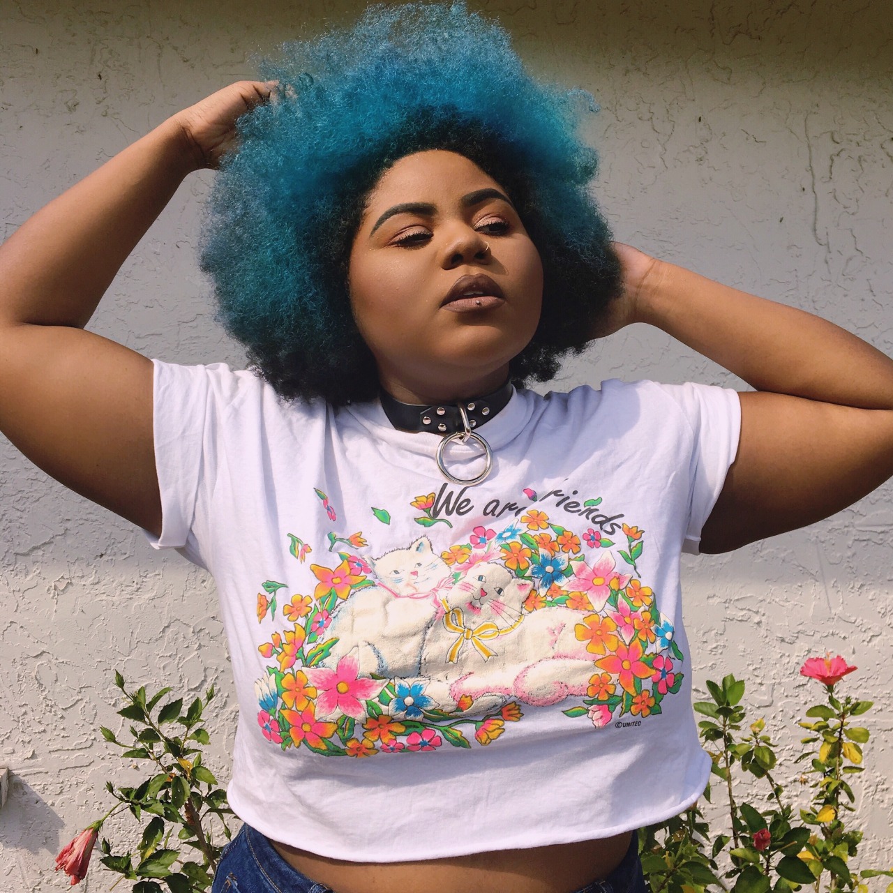 satanicspacecat:  hantisedeloubli:  🌺🌻🌸🌼🌺  Seule, toujours seule.