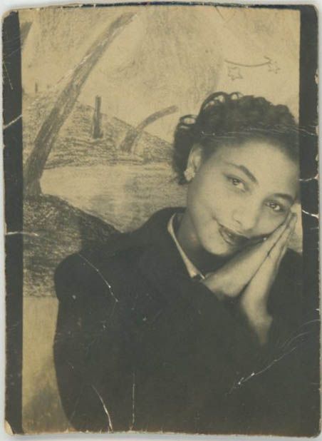 poppies-for-ophelia:  Vintage Photo Booth Pictures 