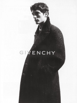 pinerosolanno:  GIVENCHY MENSWEAR F/W 07.08 