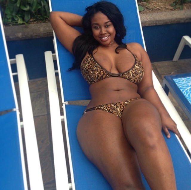 candycoatedtoes:  Curves w/Sheera