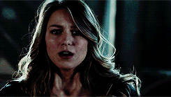 davinaclaires:Kara and Barry in Heroes vs Aliens