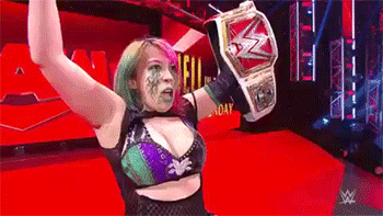 And still! Your RAW Women’s Champion!