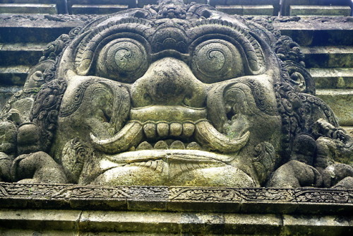 Candi Kidal, temple and kirthimukha detail, Java, photo by Anandajoti Bhikkhu