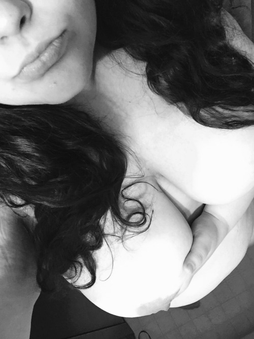 bbwcharlierebel:  Getting ready for bed…