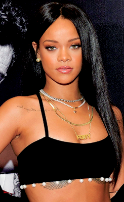 xobaddestbitchez:   Rihanna promotes Rogue Man at Macy’s in Atlanta   
