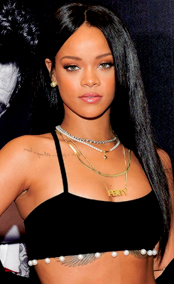 rihenna:  Rihanna promotes Rogue Man at Macy’s