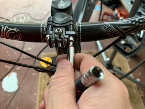 themtnbikegeek: So I finally put the new stem on, and took the opportunity to regrease the headset. 