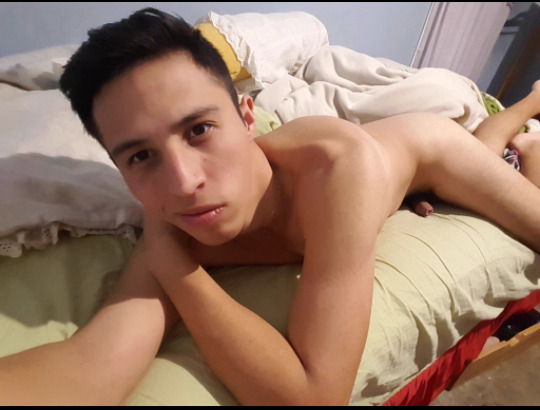 losquemecogido:  Me enamoran los flakos me lo quiero  coger este morro #gayactivo