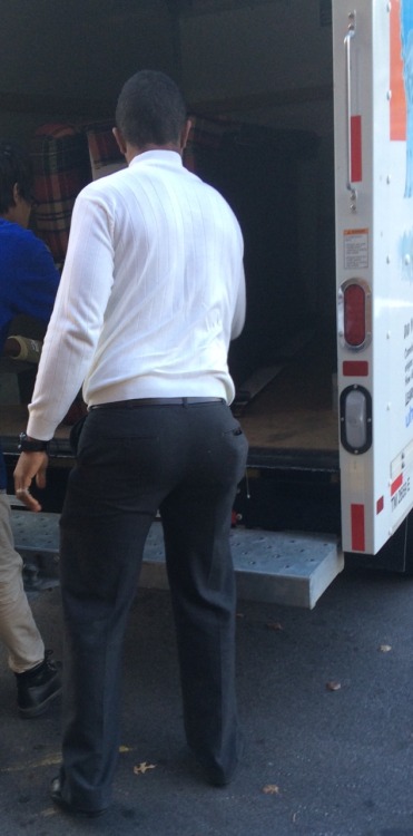 prissychrys:  Spying: nicest ass and cute in the face too !! He was showing me that ASS 