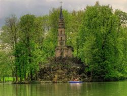 abandonedandurbex:  Abandoned island church