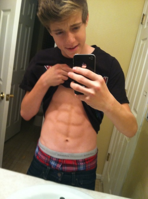 https://horniboisteenbois.tumblr.com/post/167737648890