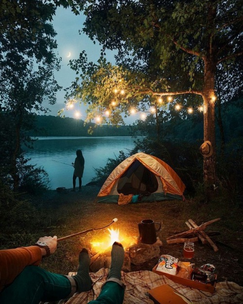 embrace-the-wild:  risque-missrae:  Perfect evening…   Instagram: Embrace The Wild  Check out our clothing and backpack: Embracethewild.shop 