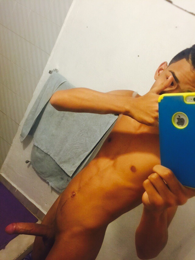 nahomyboricua:  boricuasdesnudos:  jovencito de 17 boricua  Mmm