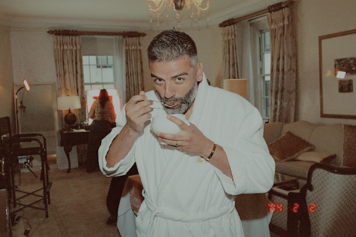 knownasbeacon: OSCAR ISAAC and ELVIRA LIND Behind the Scenes of the Met Gala. [x] [x]