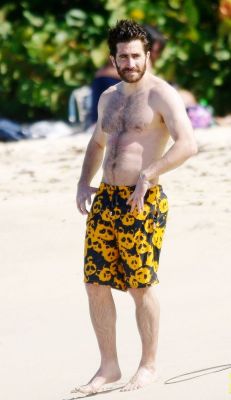 celebrityboyfriend:  Jake Gyllenhaal goes