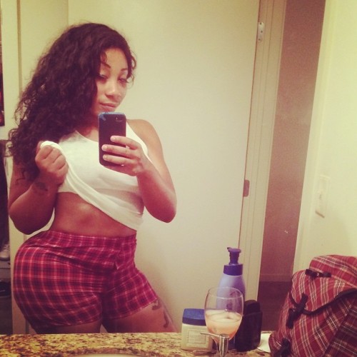 ratedthickent:  Big booty BUNZ