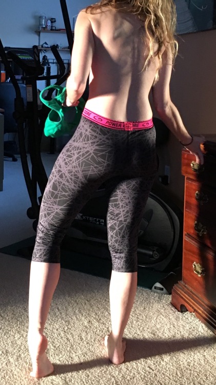 hotpetitemilf:  Morning workout anyone