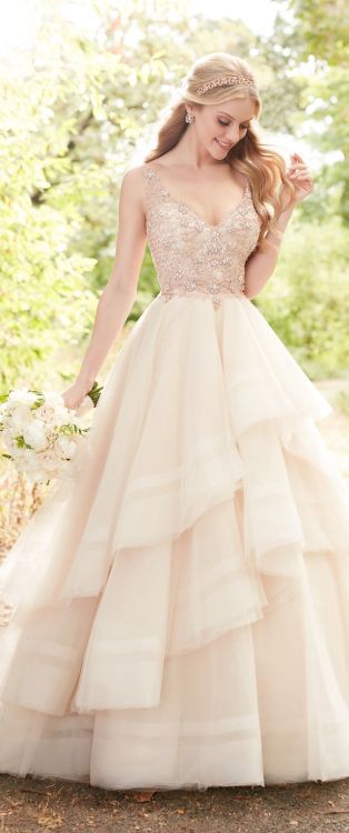 tiffanyanneeaston: wedding-dresses-paradise:Wedding Dress by Martina Liana Spring 2017 Bridal Collec