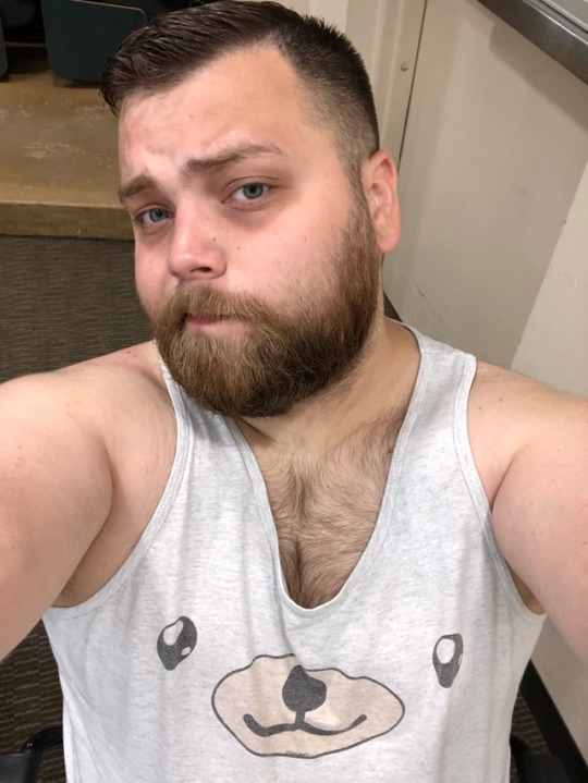 vinniebear: Currently way to hot to be wearing anything but this 🔥🔥🔥 