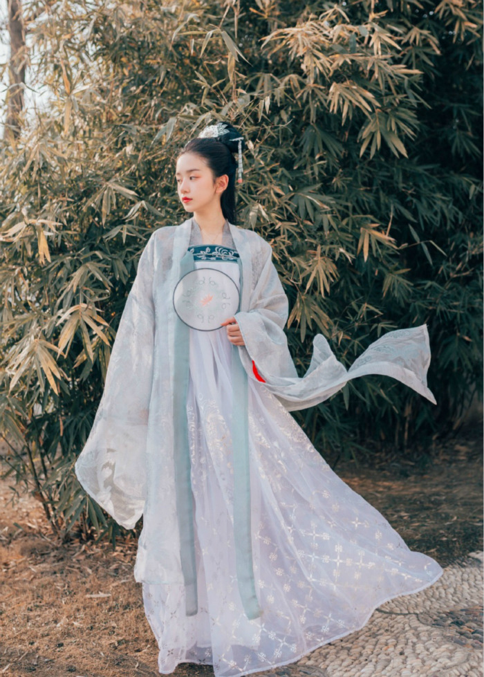 changan-moon:chinese hanfu by 彩云间汉服. photo by 夏弃疾_.