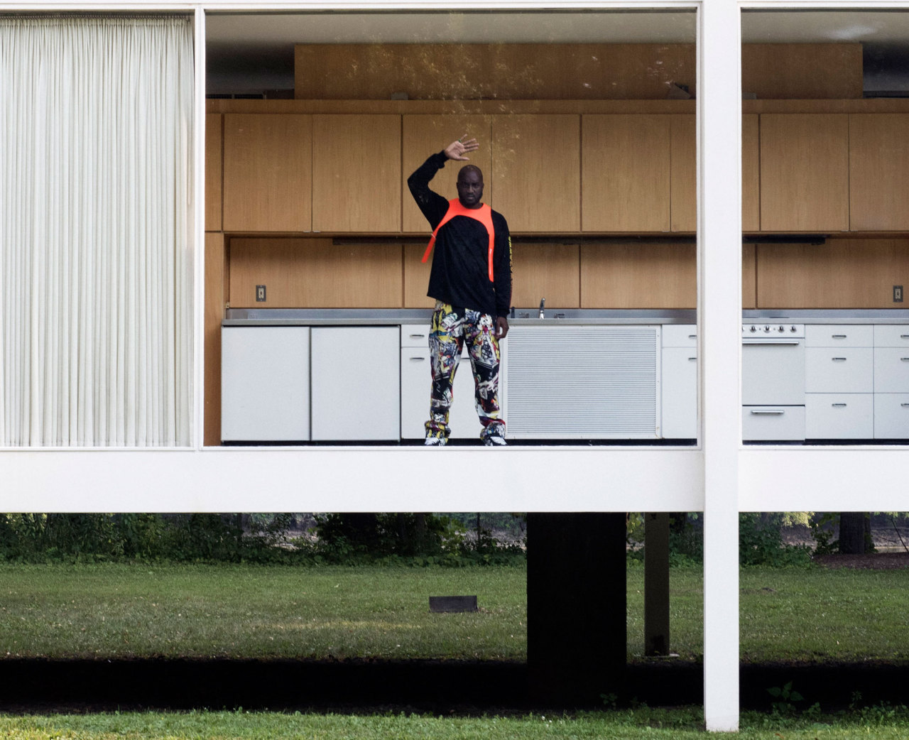 Virgil Abloh at the Farnsworth house (Mies van der Rohe) Rest in Peace 🕊