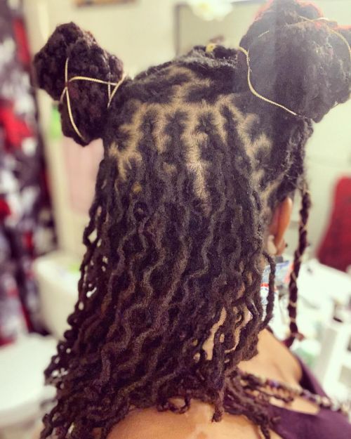 It’s the locs for me. ✊❤️✊#goddesslocs #interlocks #chunlibuns #spaceballs #locs #locstyles #locnati