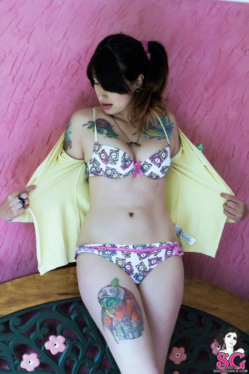 Porn Pics theperfectladies:  Jaune Suicide 