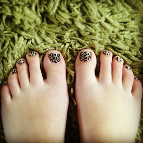 Toenails done for the holiday, can’t go wrong with classic leopard