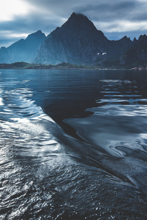 visualechoess:Lofoten islands, Norway - by: Sergey Bogomyako