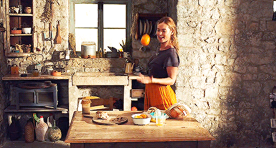 therealsteevoooo: rainbowkarolina:  Donna + the orange skirt   This scene did so