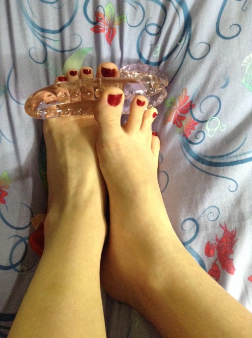 to-the-valley-of-dreams:Playing with my tentacle dildo! I thought it would look gorgeous on my feet 