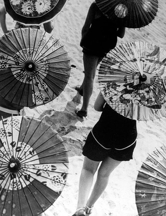 vintageeveryday:  Amazing fashion photography by Martin Munkacsi from between 1930s