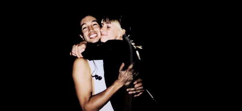 holdingnotoyou:i knew i had the prettiest girl in the room.
