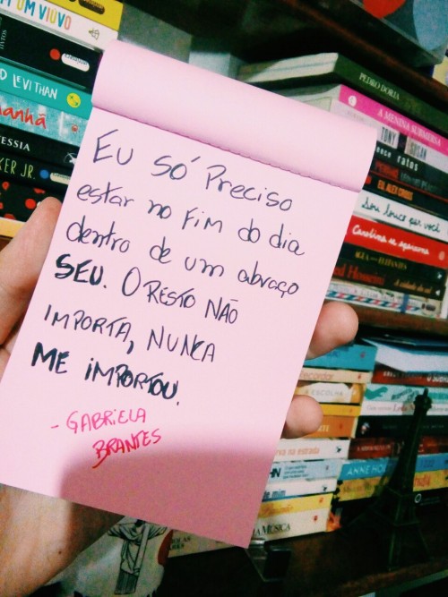 monossilabicos:  Quem me dera morar no teu abraço. Gabriela Brantes.