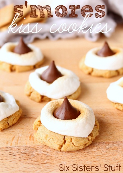 DIY S'mores Cookie Recipe from Six Sisters&rsquo; Stuff.For more S'more recipes:S’Mores Milkshake Re