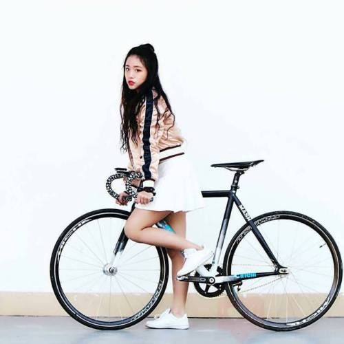 javi-ballestero:@jane_119 #citygirls #sexigirl #girlbike #girlsgonefixie #ridegirl #ridelikegirl #fi