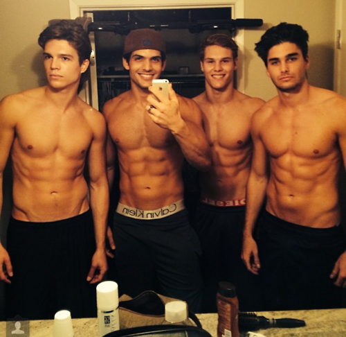 lovegaycuminmymouth:  Bathroom full of studs and I am not there sucking off their