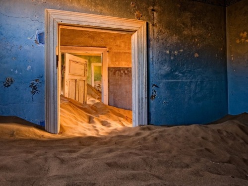 ioetetremesisottoacidi:  Beautiful abandoned places   it’s beautiful without human