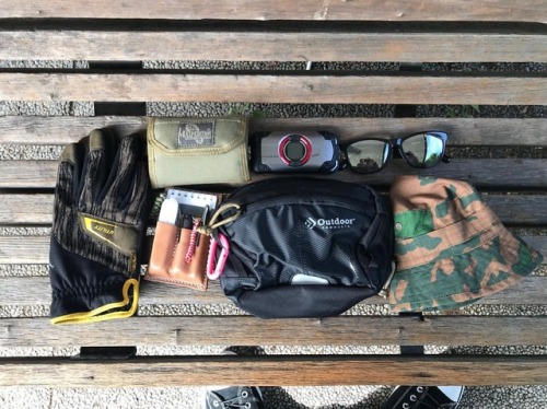 Today’s EDC #edc #everydaycarry #edcgear #edcbag #oakley...