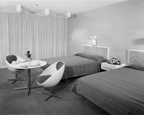 Take a look at how different the rooms at Disney’s Contemporary Resort look from 1972 and now!