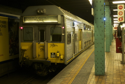 jackowe: http://backcar.tumblr.com/  BEATS DEKAY at Wynyard Station, Sydney