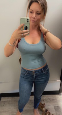 milfswithclotheson: