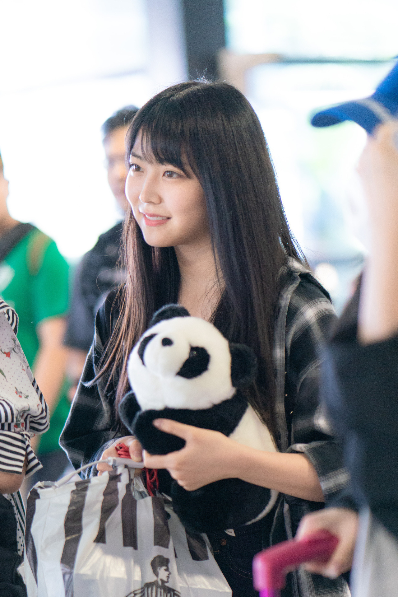 sayamirupost:Shiroma Miru at Shanghai Airport ©JJ-AKBingo | NMB48 Asia Tour 2018