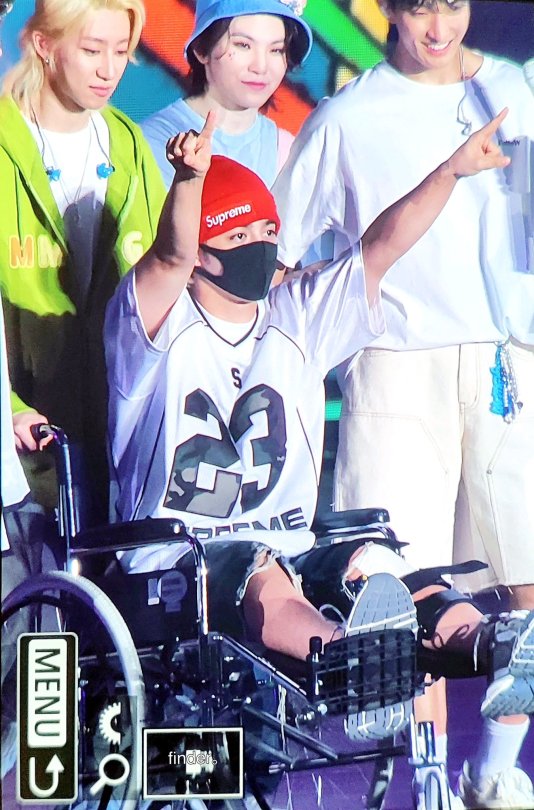 MY HEART I'm So Glad He Got To Be On Stage With Them And He Seems So Happy