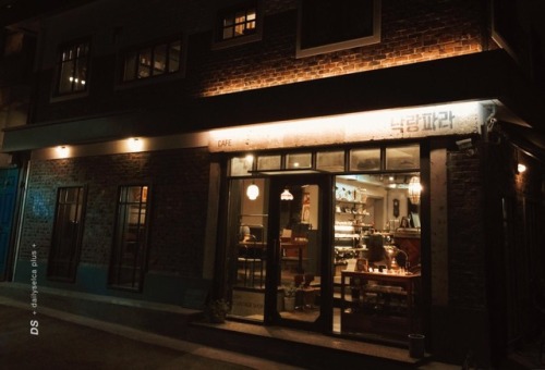 낙랑파라 (樂浪Parlour) 서울시 마포구 동교동 148-3A great place with great coffee, great dessert, and most important