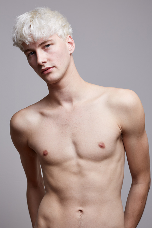 Porn taur:  Benjamin Jarvis photos