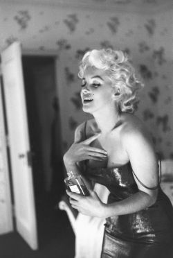 pharamondd:  Marilyn Monroe x Chanel N°5